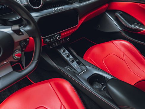 Used 2019 Ferrari Portofino RWD image 38