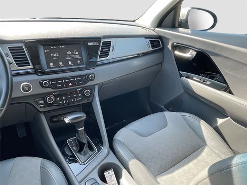 Used 2018 Kia Niro EX FWD image 22