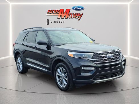 Certified 2023 Ford Explorer XLT w/ Equipment Group 202A image 3