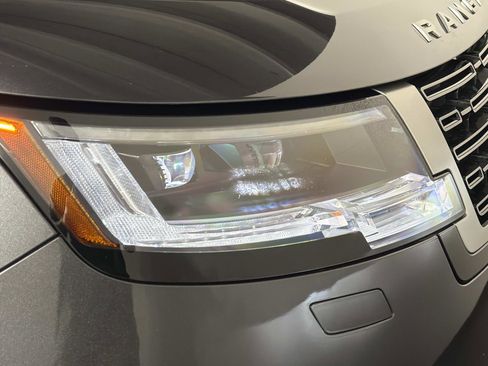 Used 2023 Land Rover Range Rover SE image 9