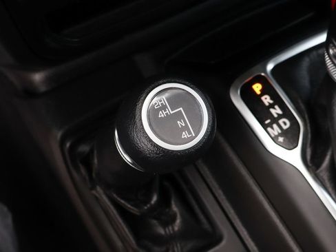 Used 2022 Jeep Wrangler Sport AWD/4WD image 39