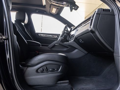 Certified 2023 Porsche Cayenne AWD/4WD image 45