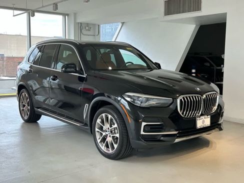 Used 2022 BMW X5 xDrive40i w/ Premium Package image 3