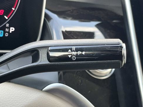 Used 2025 Mercedes-Benz GLC 300 4MATIC image 32