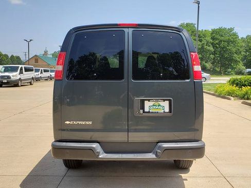 Used 2017 Chevrolet Express 2500 LS RWD image 4