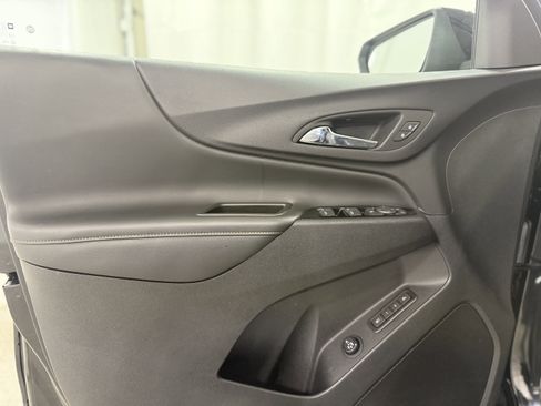 Used 2023 Chevrolet Equinox Premier image 12