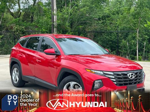 Used 2023 Hyundai Tucson SE image 1