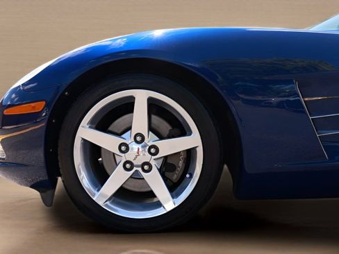 Used 2006 Chevrolet Corvette Coupe w/ Preferred Equipment Group RWD image 6