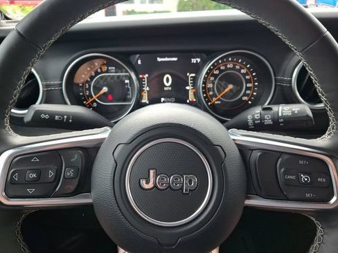 Used 2018 Jeep Wrangler Unlimited Sahara w/ Dual Top Group AWD/4WD image 20