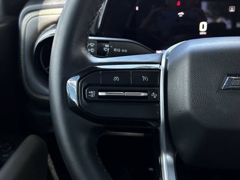Used 2024 Chevrolet Colorado ZR2 w/ Technology Package AWD/4WD image 15