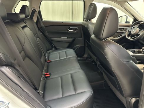 Certified 2021 Nissan Rogue SV w/ Premium Package image 20