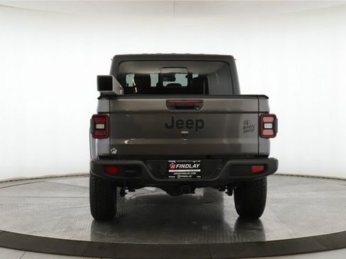 Used 2024 Jeep Gladiator Willys image 11