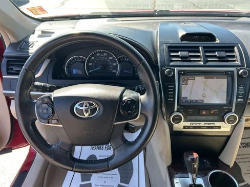 Used 2014 Toyota Camry XLE w/ Leather Package image 6