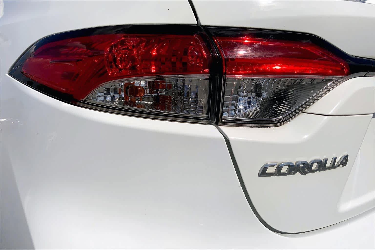 Used 2021 Toyota Corolla LE FWD image 28