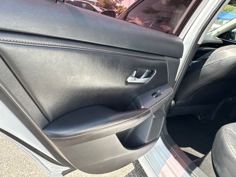 Used 2023 Nissan Sentra SR w/ SR Premium Package FWD image 20