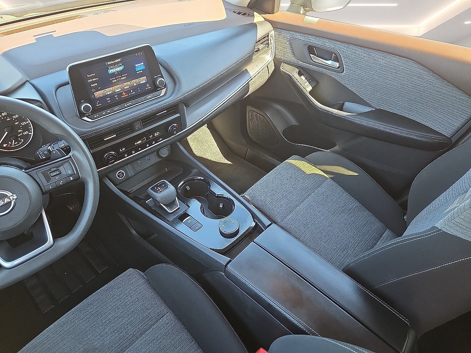 Used 2023 Nissan Rogue SV AWD/4WD image 19