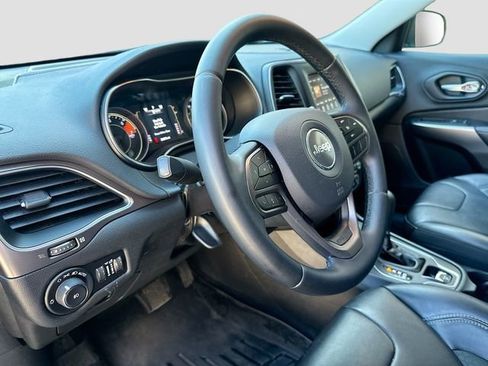 Used 2019 Jeep Cherokee Latitude Plus image 10