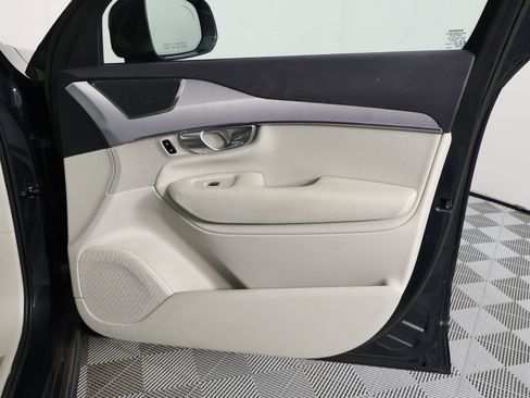 Used 2022 Volvo XC90 T5 Momentum w/ Protection Package Premier AWD/4WD image 21