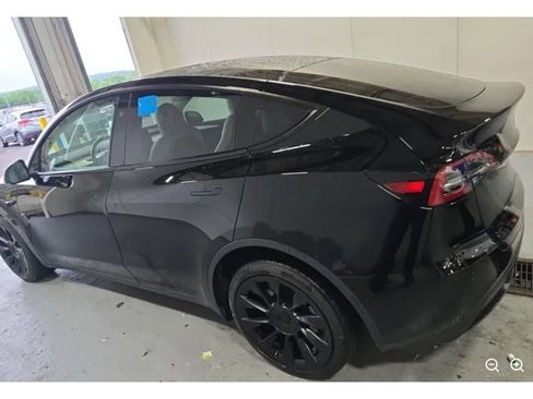 Used 2023 Tesla Model Y Long Range AWD/4WD image 4
