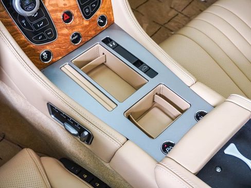 Used 2016 Aston Martin DB9 GT RWD image 34