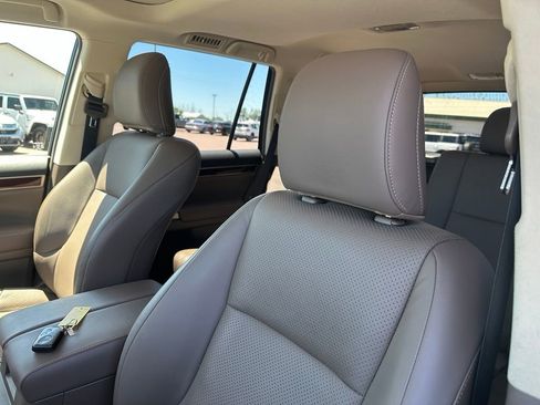Used 2017 Lexus GX 460 Luxury AWD/4WD image 3