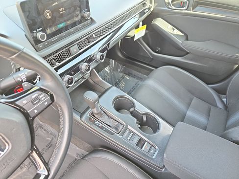 Used 2025 Honda Civic Sport image 25