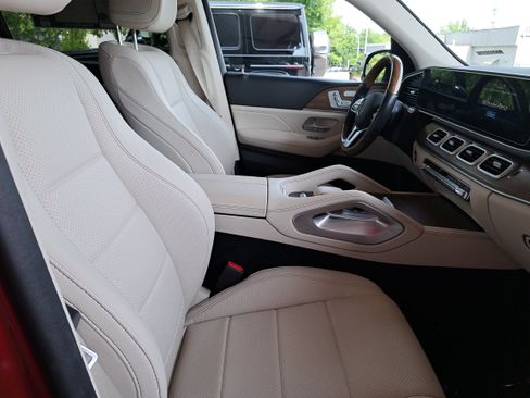 Used 2021 Mercedes-Benz GLS 450 4MATIC image 10