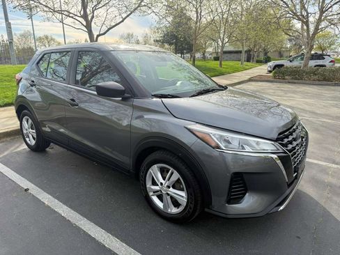 Used 2023 Nissan Kicks S image 3
