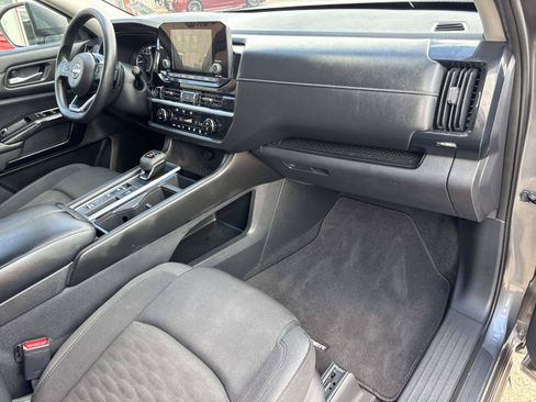 Used 2022 Nissan Pathfinder S FWD image 12