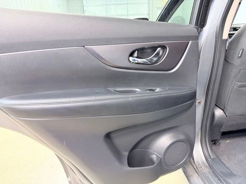 Used 2016 Nissan Rogue SV FWD image 16