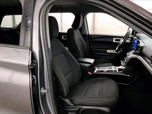 Used 2022 Ford Explorer XLT image 8