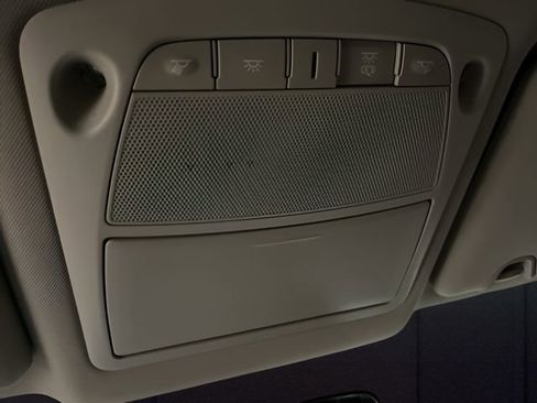 Used 2016 Nissan Rogue SV image 23