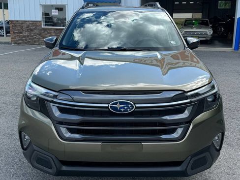 Used 2025 Subaru Forester Limited AWD/4WD image 2