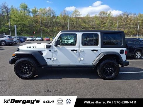 Used 2023 Jeep Wrangler Unlimited w/ Cold Weather Group AWD/4WD image 9