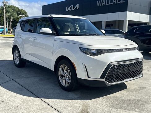 Certified 2025 Kia Soul LX w/ LX Technology Package image 4