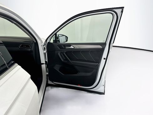 Used 2023 Volkswagen Tiguan SE FWD image 33