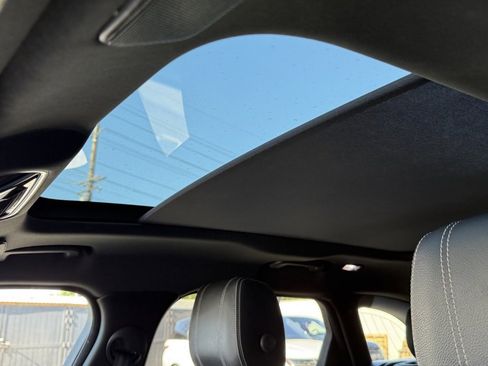 Used 2021 Land Rover Range Rover Velar R-Dynamic S image 18