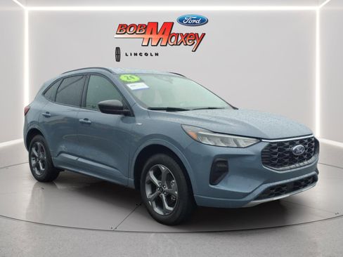 Used 2024 Ford Escape ST-Line w/ Tech Pack #1 AWD/4WD image 3