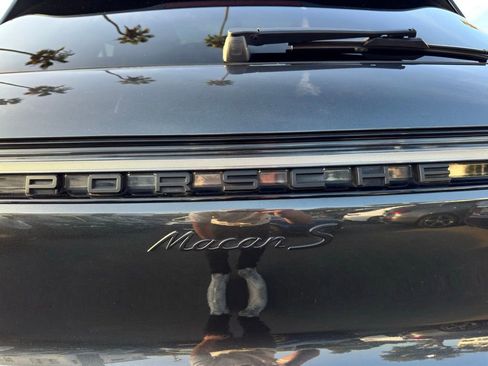 Used 2023 Porsche Macan S image 9