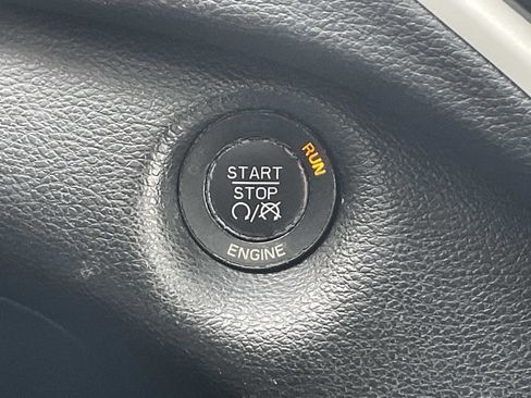 Used 2014 Jeep Cherokee Limited image 24