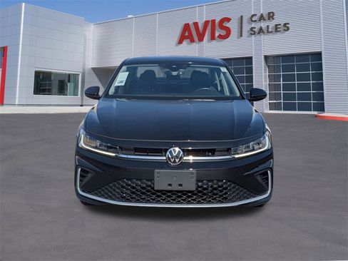 Used 2025 Volkswagen Jetta SE image 2
