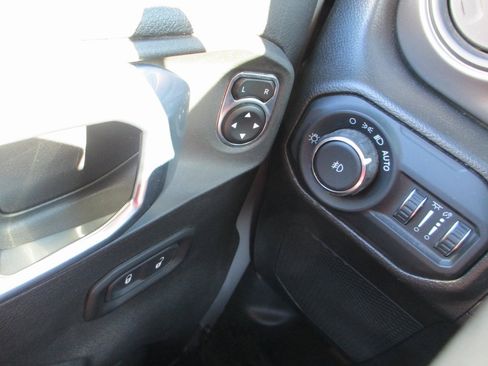 Used 2022 Jeep Wrangler Unlimited Sport image 21