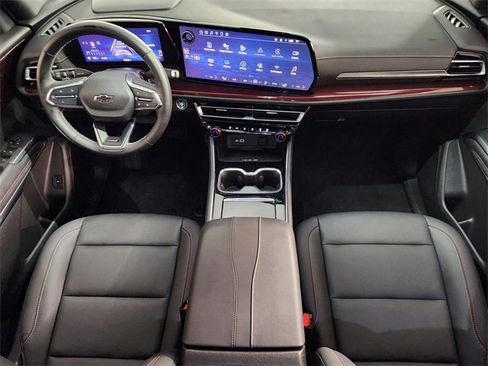 Used 2024 Chevrolet Traverse Z71 image 4