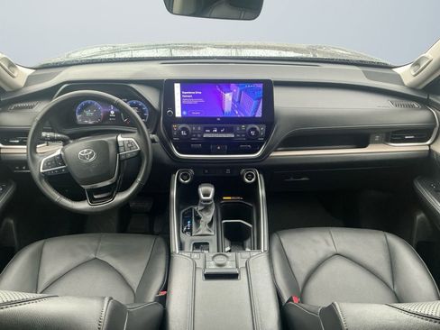 Used 2024 Toyota Grand Highlander Limited image 11
