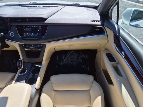 Used 2017 Cadillac XT5 Luxury w/ Driver Awareness Package AWD/4WD image 30