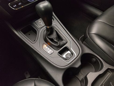 Used 2019 Jeep Cherokee Latitude Plus image 26