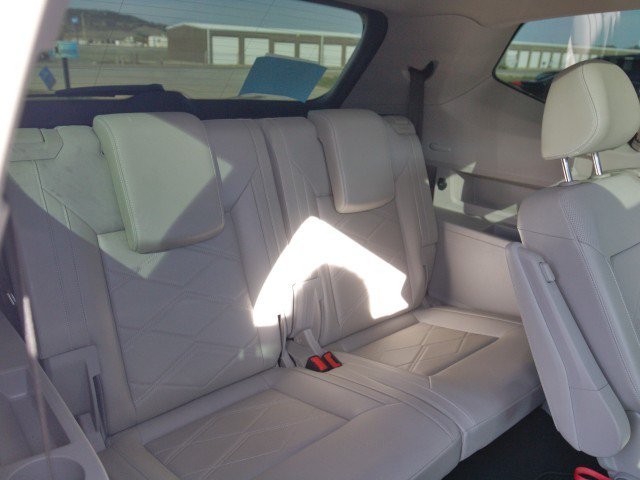Used 2024 Volkswagen Atlas SE w/ Panoramic Sunroof Package FWD image 29