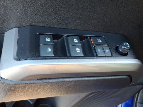 Used 2023 Toyota Tacoma SR5 AWD/4WD image 25