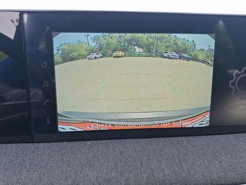 Certified 2025 Nissan Kicks SV AWD/4WD image 13