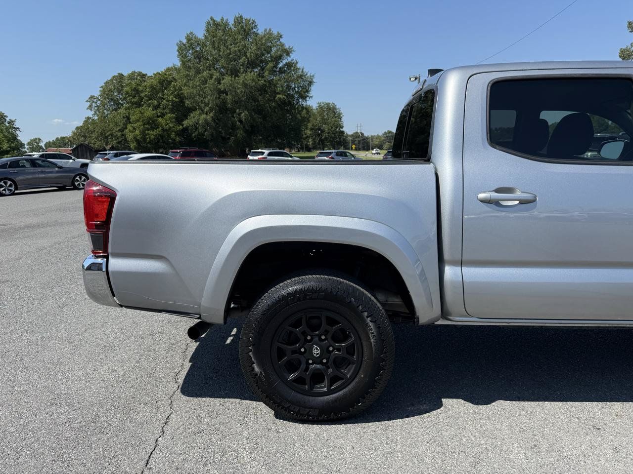 Used 2020 Toyota Tacoma SR5 RWD image 38